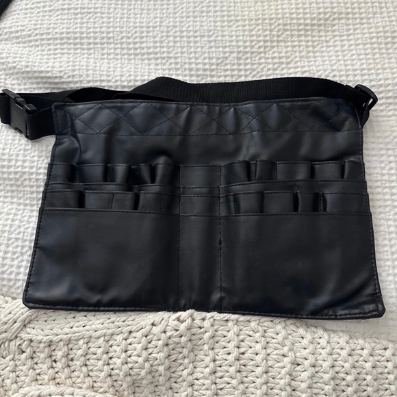 Makeup Brush Belt - Picture 1 of 2